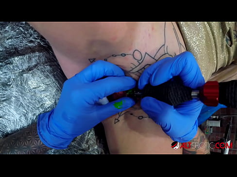 ❤️ tattooed ທີ່ສຸດ Hottie Sully Savage ໄດ້ຮັບ tattoo ສຸດ clitoris ຂອງນາງ ❌ ຮູບໂປ້vk ຢູ່ພວກເຮົາ ️❤